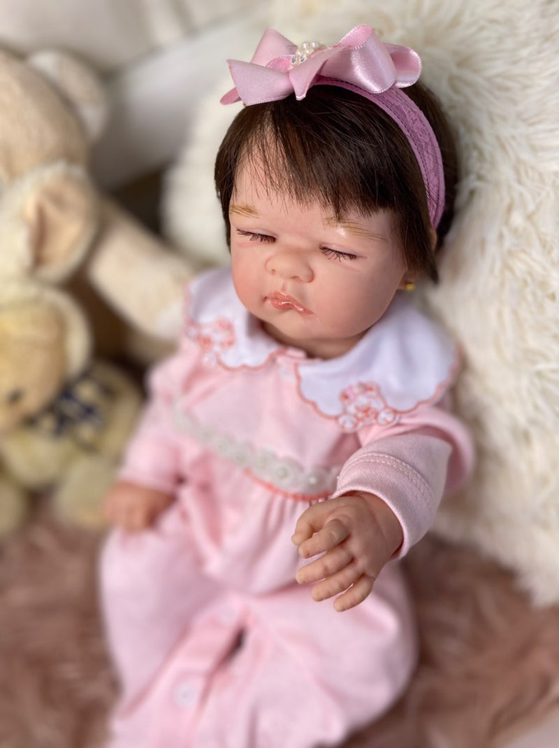 Bebê Reborn Yummi dormindo  Lançamento 2024+ Enxoval de brinde+ 6X sem juros+ Frete Grátis
