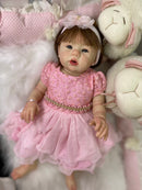 Bebê Reborn Abgail Princesa que faz xixi e coco + Enxoval COMPLETO + 12X sem juros + Frete Grátis