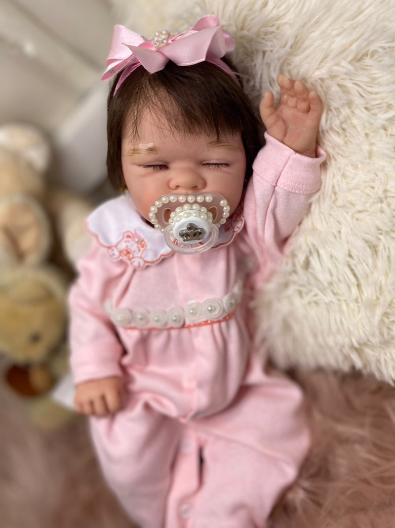 Bebê Reborn Yummi dormindo  Lançamento 2024+ Enxoval de brinde+ 6X sem juros+ Frete Grátis