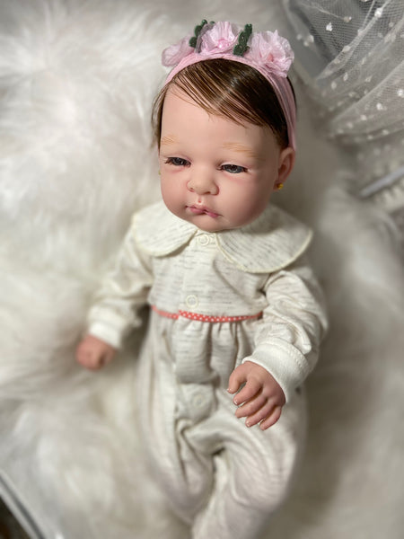 Bebê Reborn Yummi menina tecido Lançamento 2024+ Enxoval de brinde+ 6X sem juros+ Frete Grátis