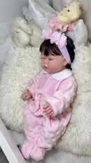 Bebê Reborn Yummi dormindo + Enxoval COMPLETO de brinde+ 12x SEM JUROS + Frete Grátis