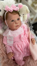 Bebê Reborn Paola Ultra Realista Grande e Gorduchinha - Enxoval Completo