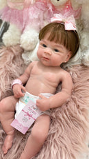 Bebê Reborn de Silicone Sólido Realista que Mama e Faz Xixi Alice 50cm - Enxoval Completo