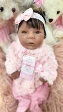 Bebê Reborn de Silicone Sólido Ana - Mama e Faz Xixi - Enxoval Completo