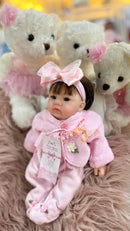 Bebê Reborn de Silicone Sólido Abgail - Mama e Faz Xixi - Enxoval Completo