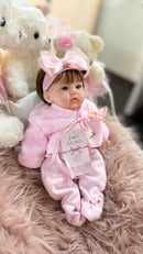 Bebê Reborn de Silicone Sólido Abgail - Mama e Faz Xixi - Enxoval Completo