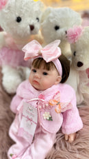 Bebê Reborn de Silicone Sólido Abgail - Mama e Faz Xixi - Enxoval Completo