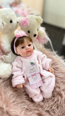 Bebê Reborn de Silicone Sólido Realista Abgail - Mama e faz Xixi - Enxoval Completo