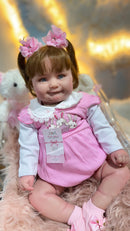 Bebê Reborn Maddie Corpo de Tecido e Membros de Silicone 53 cm - Enxoval Completo