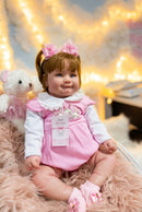 Bebê Reborn Maddie Corpo de Tecido e Membros de Silicone 53 cm - Enxoval Completo