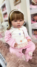 Bebê Reborn Jess Premium Realista 54 cm - Gordinha com 2 Dentinhos e Cabelo Implantado Fio a Fio - Enxoval Completo
