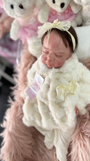 Bebê Reborn Penny Premium Realista com Corpo de Tecido - Enxoval Completo