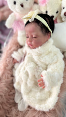 Bebê Reborn Gabriela Premium Realista Dormindo com Corpo de Tecido - Enxoval Completo