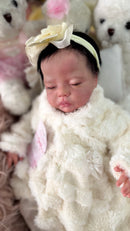 Bebê Reborn Gabriela Premium Realista Dormindo com Corpo de Tecido - Enxoval Completo