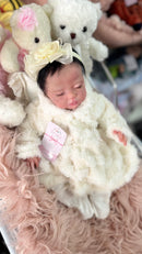 Bebê Reborn Gabriela Premium Realista Dormindo com Corpo de Tecido - Enxoval Completo