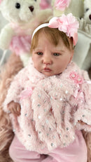 Bebê Reborn Babi Premium com Corpo de Tecido e Enxoval Completo