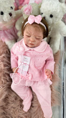 Bebê Reborn Laurinha Premium com Corpo de Tecido e Enxoval Completo