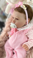 Bebê Reborn Marie Premium Realista com Olhinhos Brilhantes - Enxoval Completo