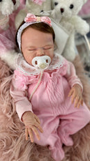 Bebê Reborn Paulinha Premium Ultrarealista com Membros de Silicone - Enxoval Completo