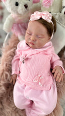 Bebê Reborn Lulu Premium Ultrarealista com Corpo de Tecido e Membros de Silicone - Enxoval Completo