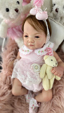 Bebê Reborn Maria Laura Premium com Corpo de Tecido - Enxoval Completo