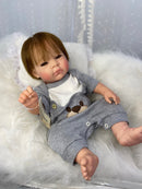 Bebê Reborn Yummi vinil + Enxoval COMPLETO + 12x sem juros + Frete Grátis